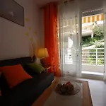 Lets Holidays 2 With Parking Апартаменти *