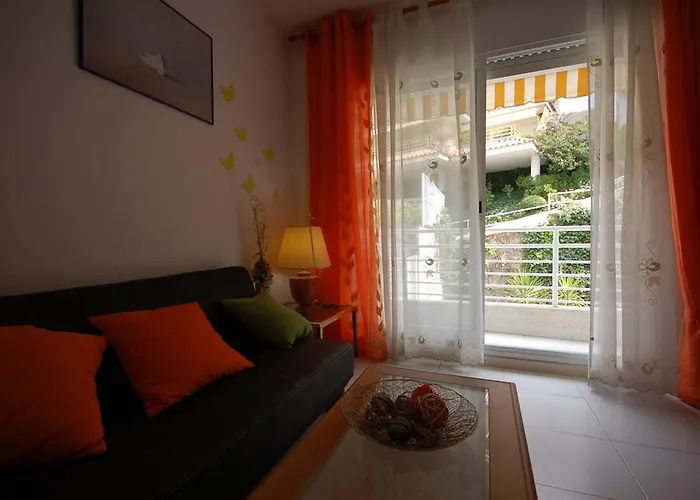 Lets Holidays 2 With Parking Apartment *