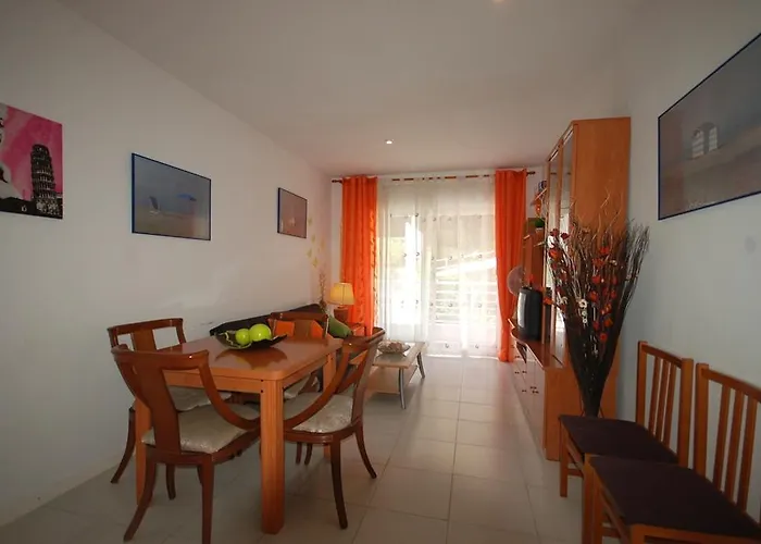 Lets Holidays 2 With Parking Apartment *