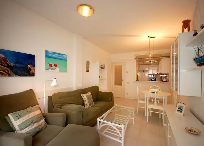 Apartment Lets Holidays 2 With Parking Tossa de Mar