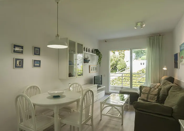 Lets Holidays 2 With Parking Apartment *